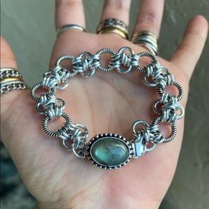 Maille Labradorite bracelet . Handmade maille chain & genuine Labradorite clasp
